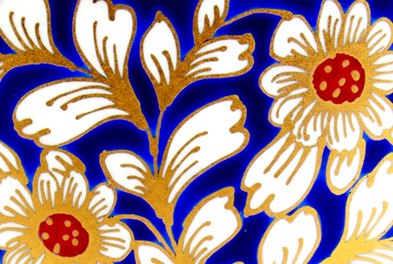 CK005 ChaKri inside Red on Blue pattern by handcrafted 18K gold Bencharong luxury memorial art urns by UniqueUrn