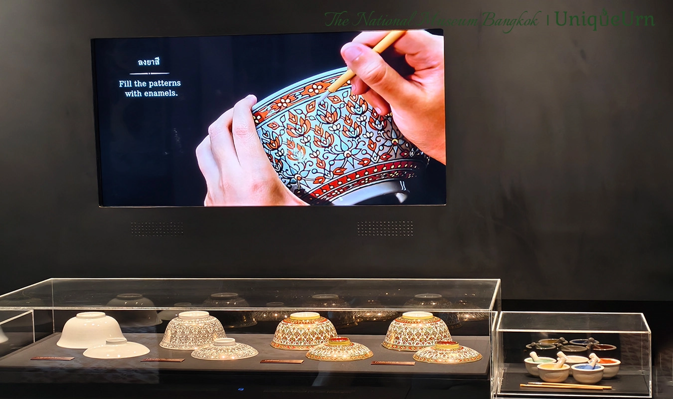 Making Bencharong Art Urns on VDO display at the National Museum, Bangkok, photo by UniqueUrn