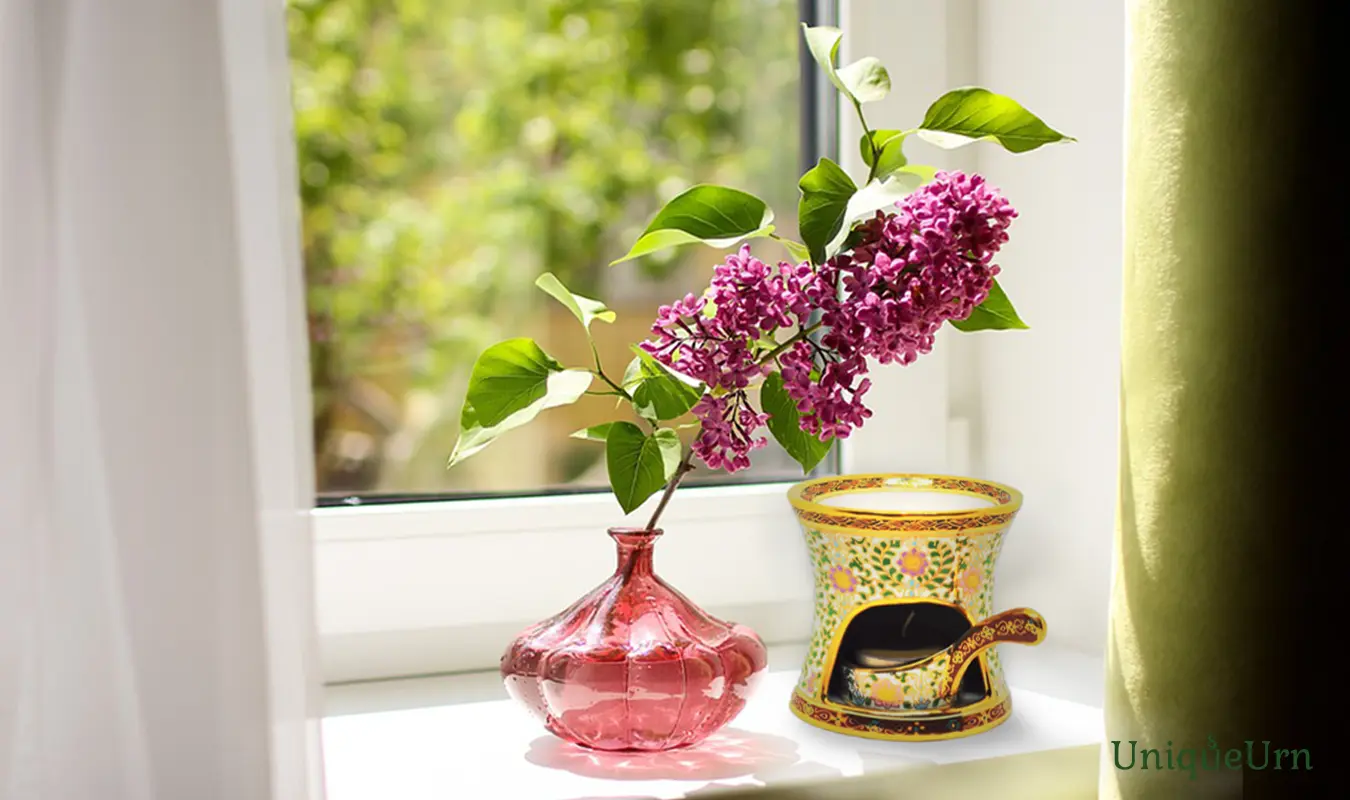 Psychology of aesthetics of Bencharong memorial art of oval aroma oil burner for healing Grief