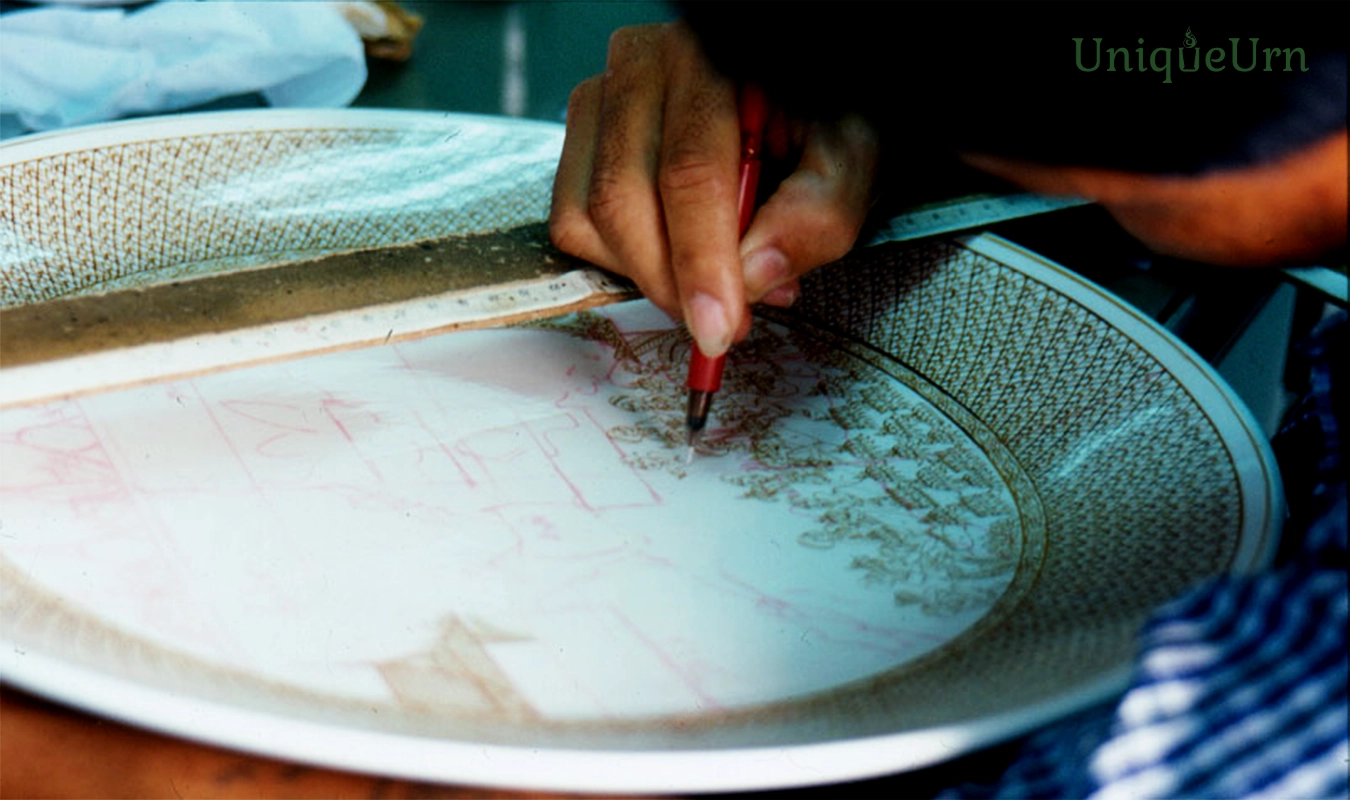 The art of Bencharong process of gold painting on porcelain.