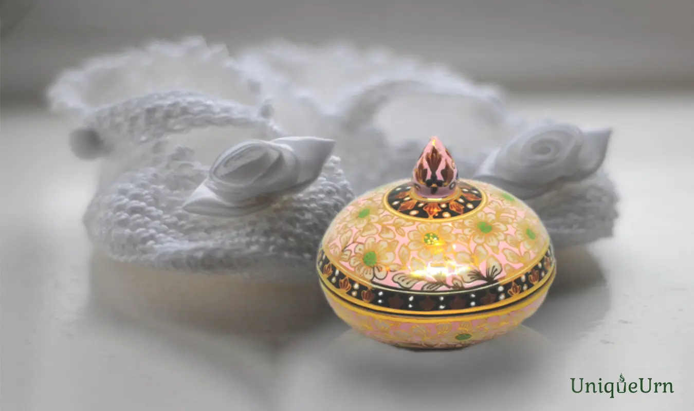 Find peace after miscarriage or infant loss through psychological insights, empathy, and healing memorial rituals with UniqueUrn’s Bencharong ThoLukjan handcrafted keepsake urns for ashes.