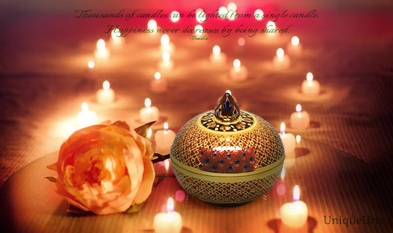 People who have lost their pets will be sad, so they need healing, and the aura of art is an important solution. Handmade Bencharong ThoLukjan keepsake urns with flowers and votive candles can heal.