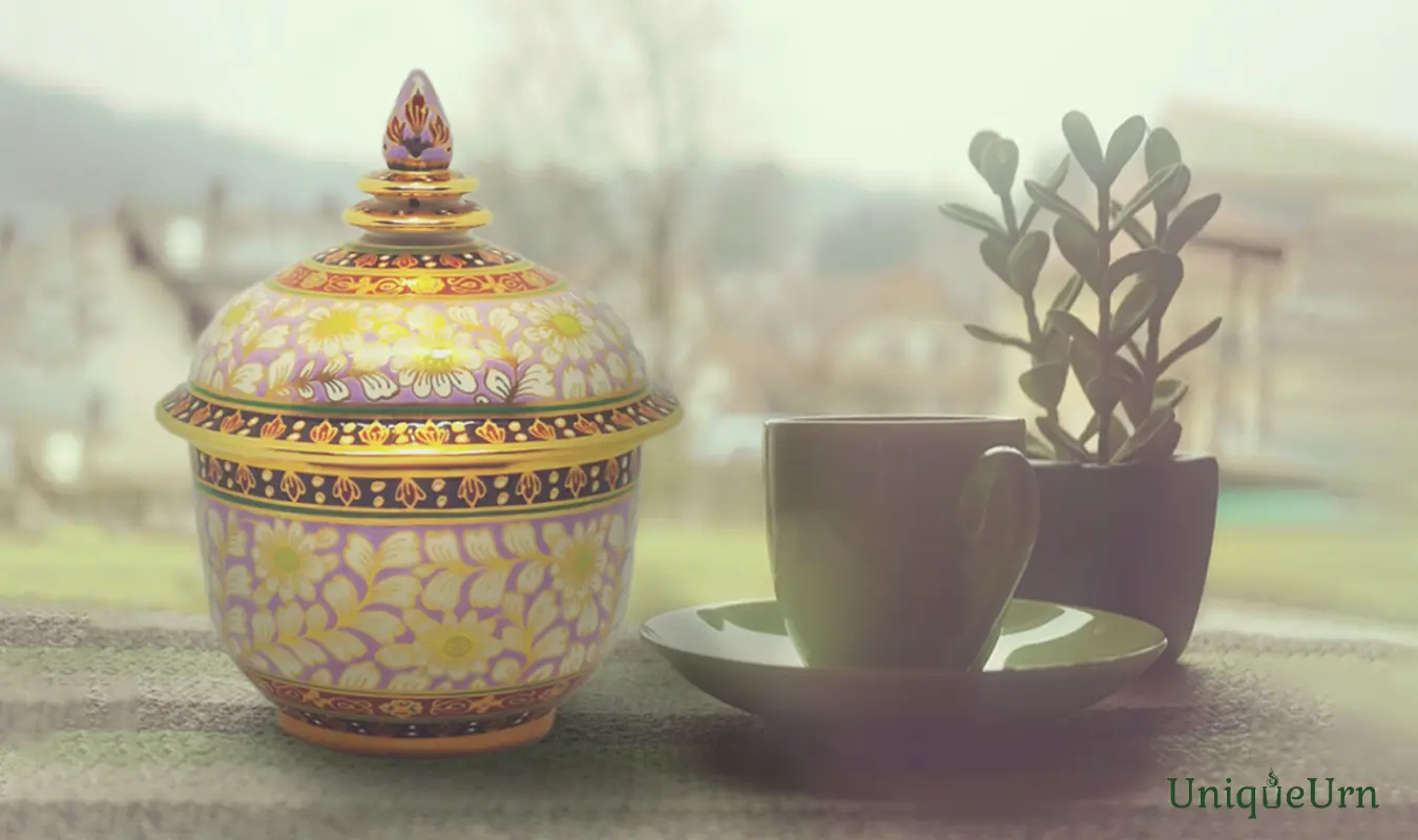 Explore the best way to deal with and manage the death of a pet in Thailand with the memorial art of handmade Bencharong Thochan keepsake urns.
